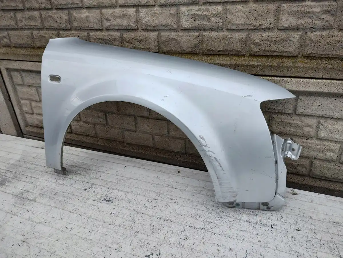 Aripa fata dreapta Audi A4 B6 8e0 Malysz 00 04