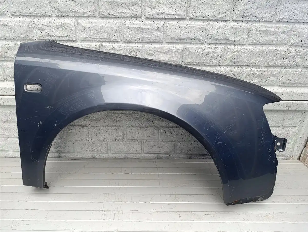 Aripa fata dreapta Audi A4 B6 8e0 Malysz 00 04