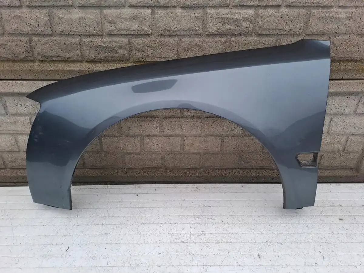 Aripa fata stanga Audi A8 D3 2002 2009