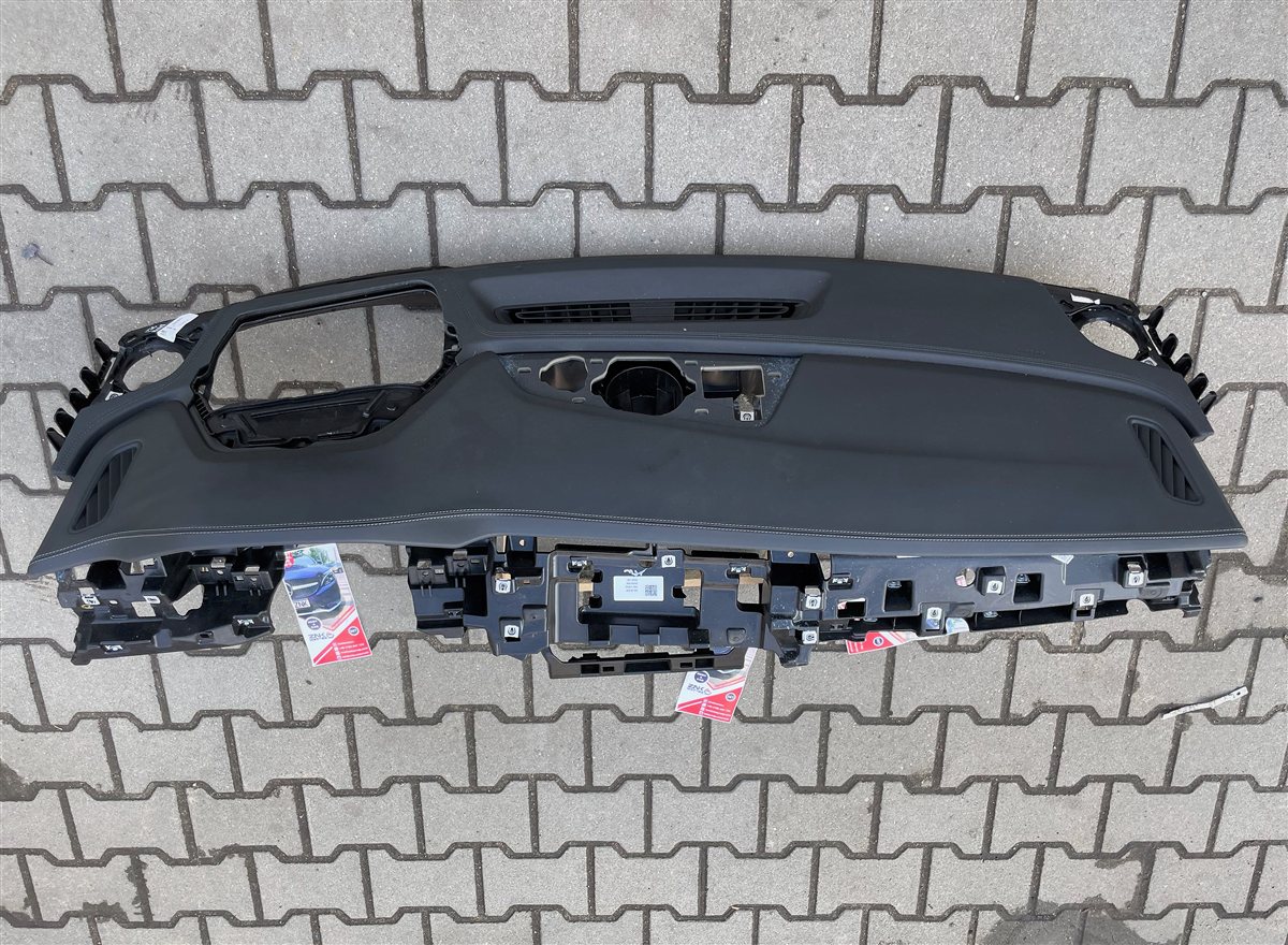Audi Q8 Plansa Bord Cusuta Hud