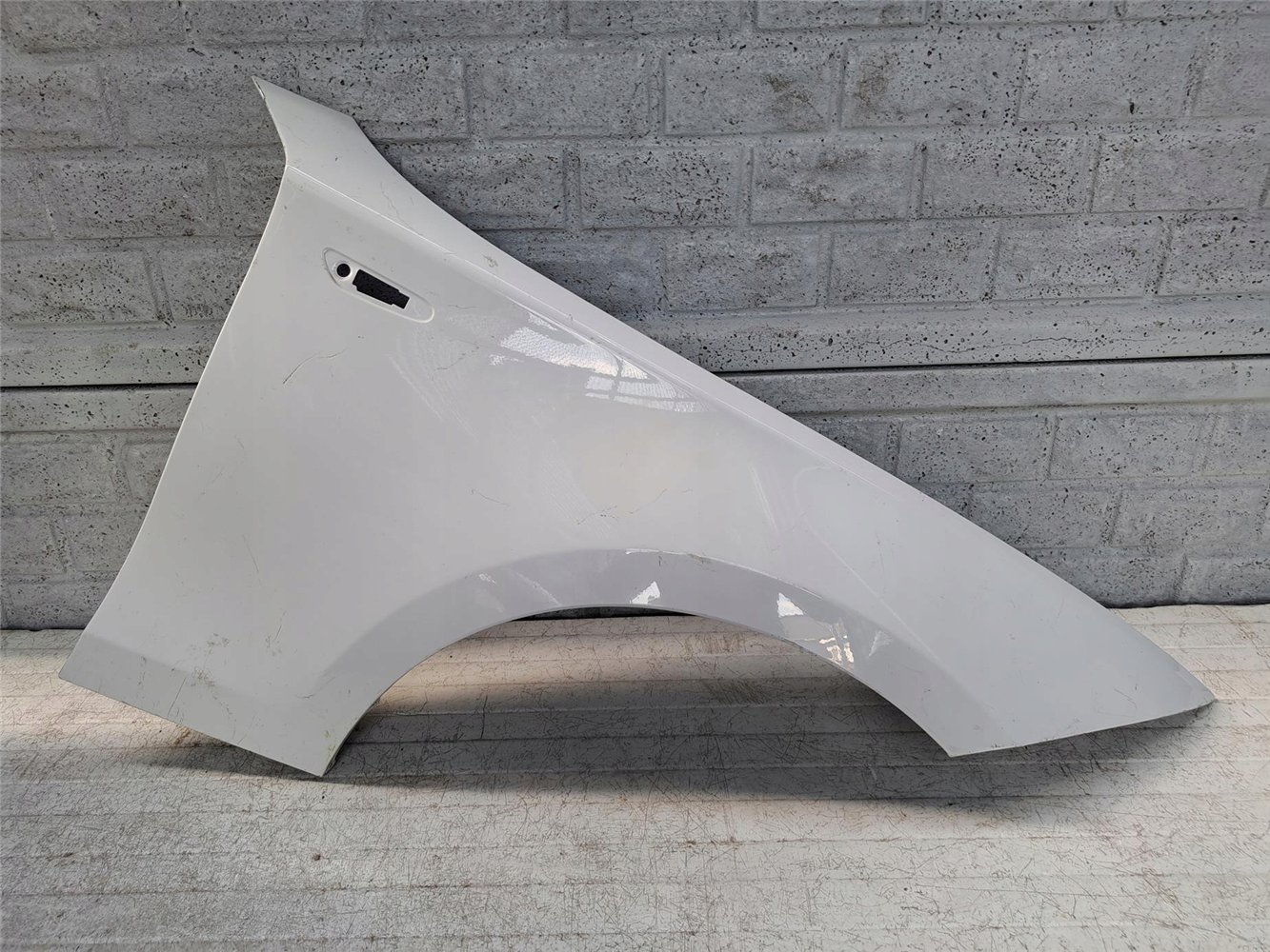 Aripa fata dreapta BMW 1 E81 E82 E87 E88 04 11 Oryginal