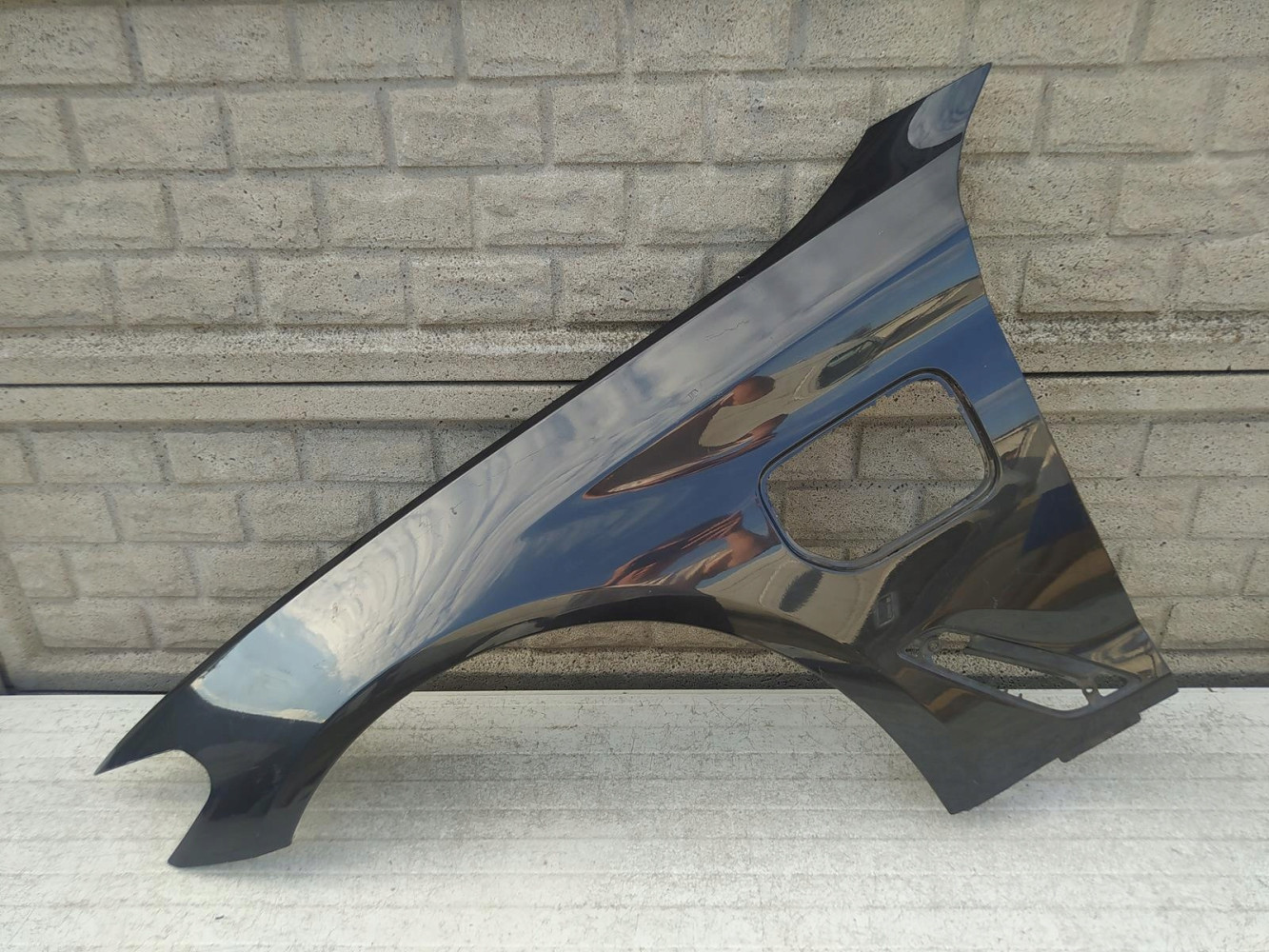 Aripa fata stanga BMW 5 G30 G31 Hibrid
