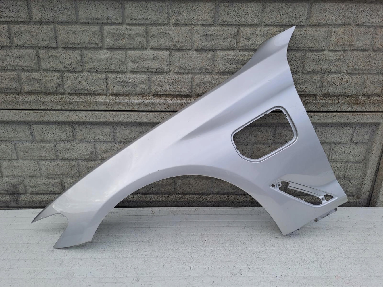 Aripa fata stanga BMW 5 G30 G31 Hibrid