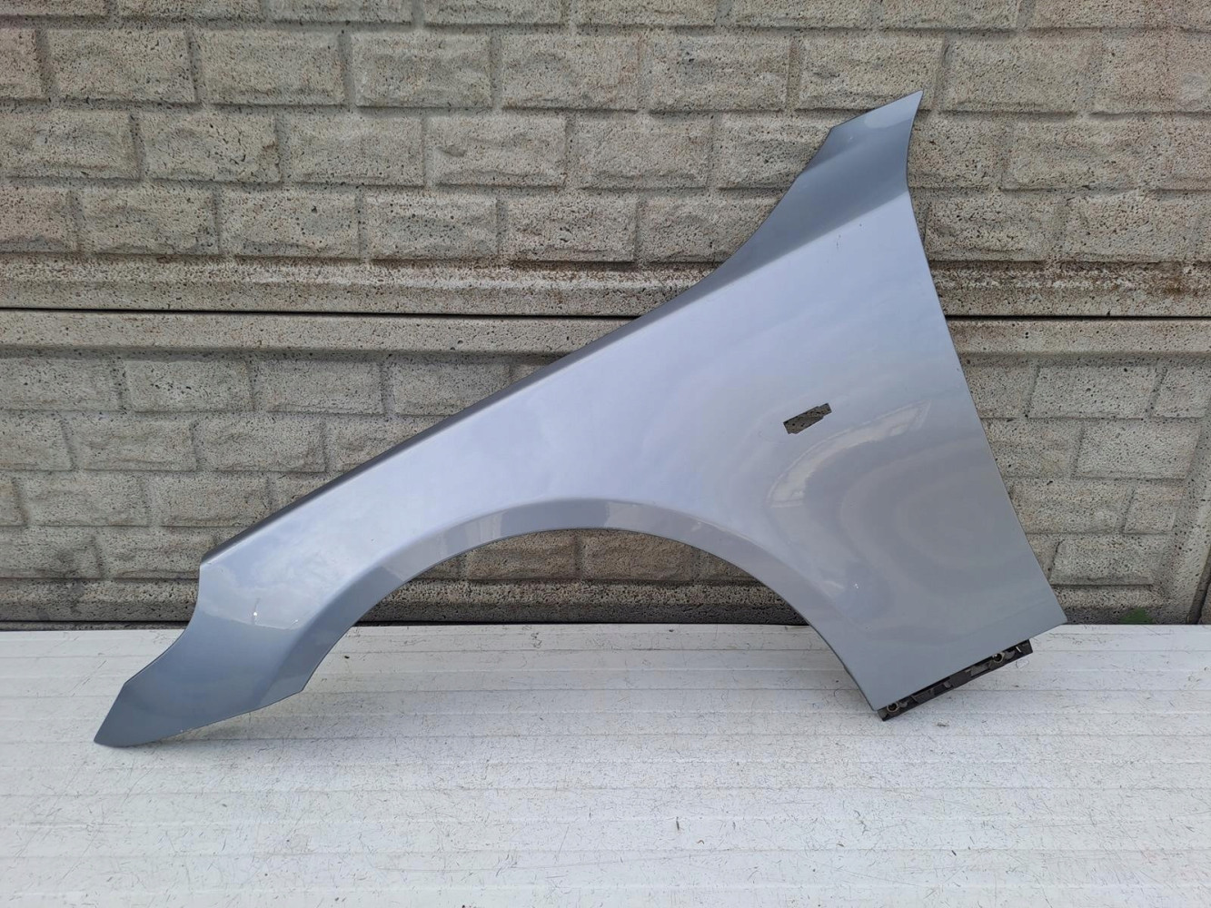Aripa fata stanga BMW 5 V E60 E61 2003 2010