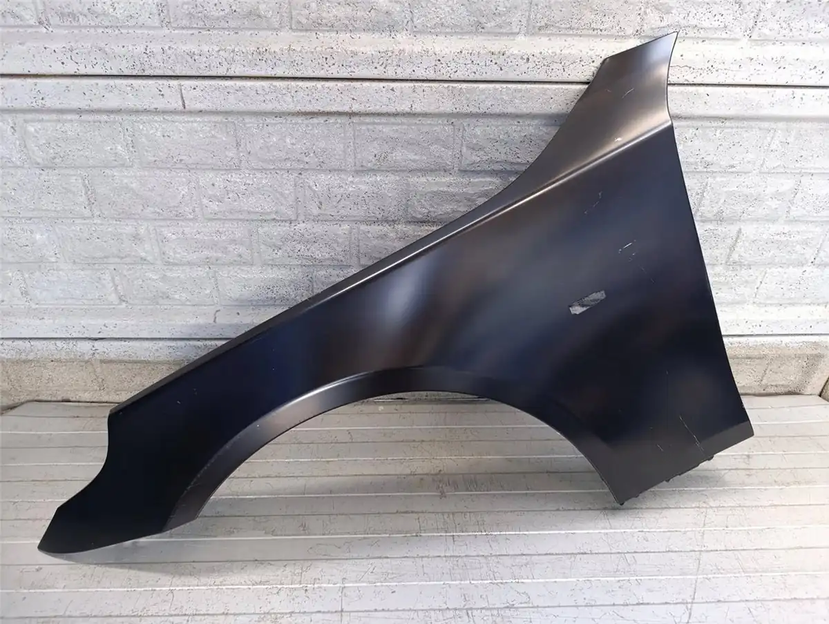 Aripa fata stanga BMW 5 V E60 E61 2003 2010