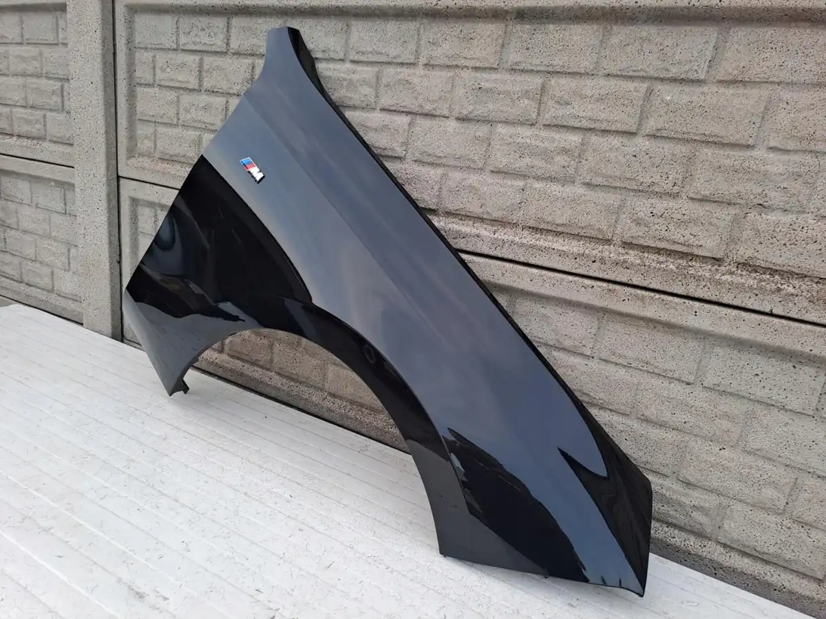 Aripa fata dreapta BMW 7 G70 2022