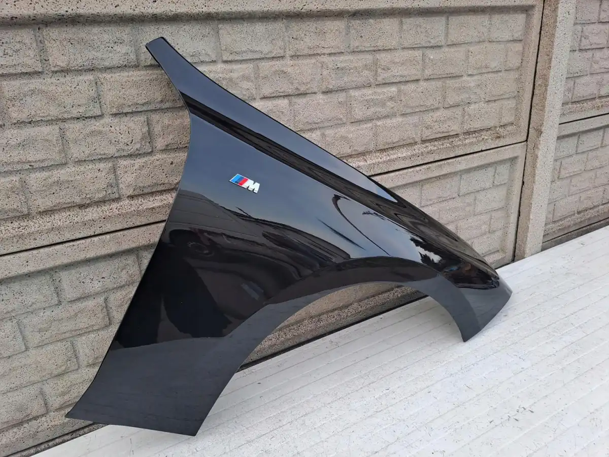 Aripa fata dreapta BMW 7 G70 2022