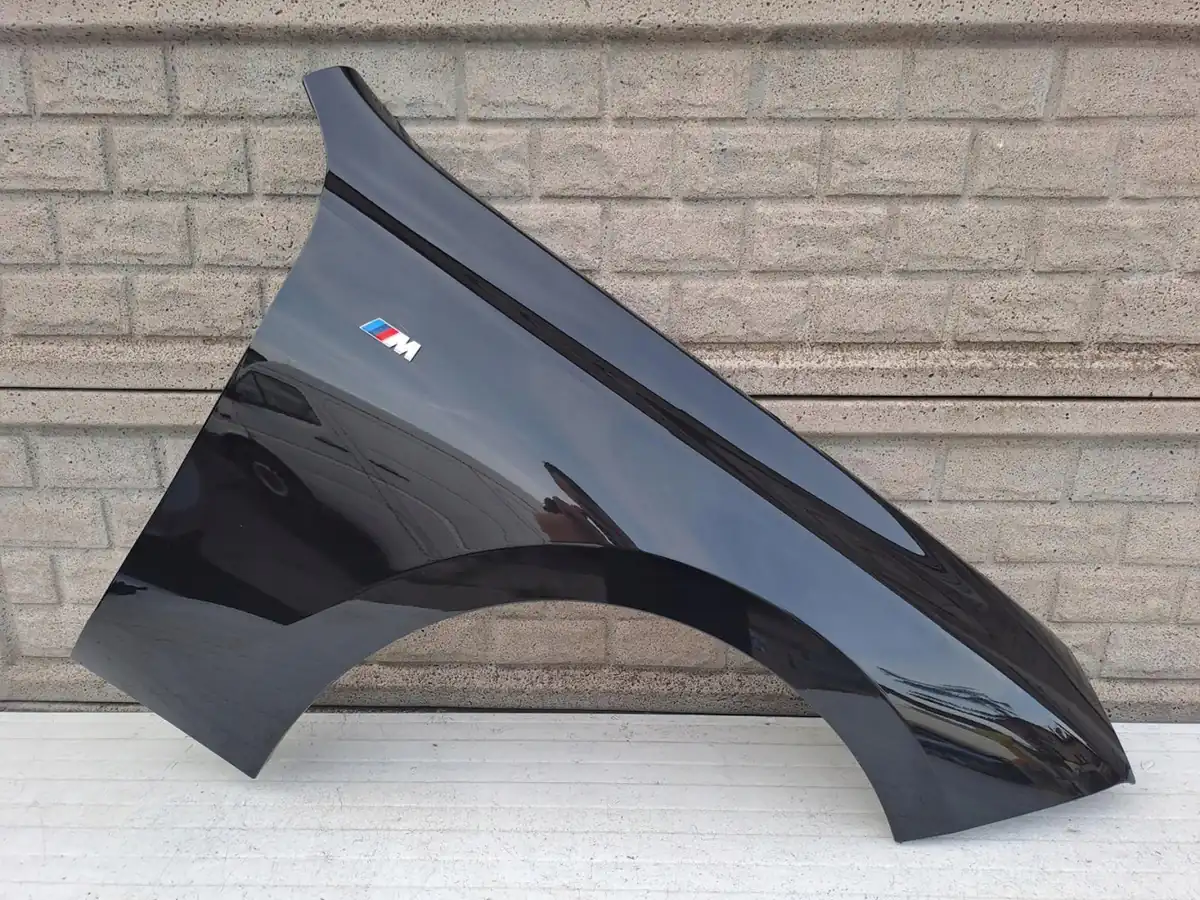 Aripa fata dreapta BMW 7 G70 2022