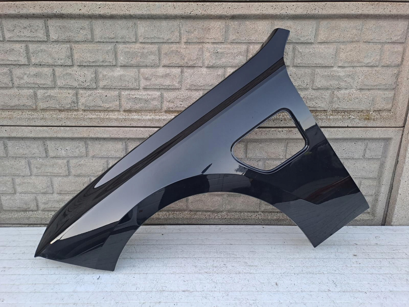 Aripa fata stanga BMW 7 G70 Hibrid 2022