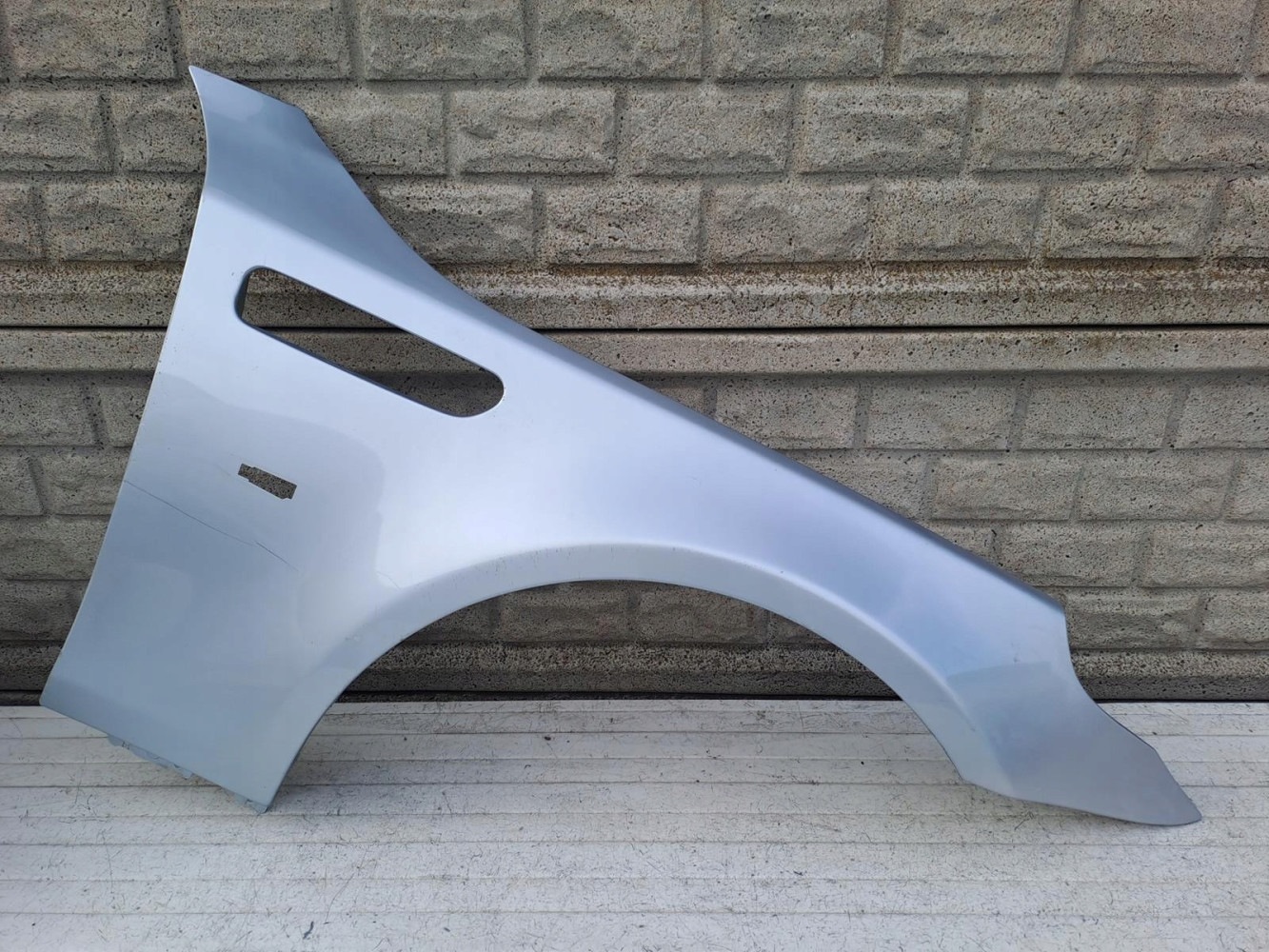 Aripa fata dreapta BMW M5 5 V E60 E61 2003 2010