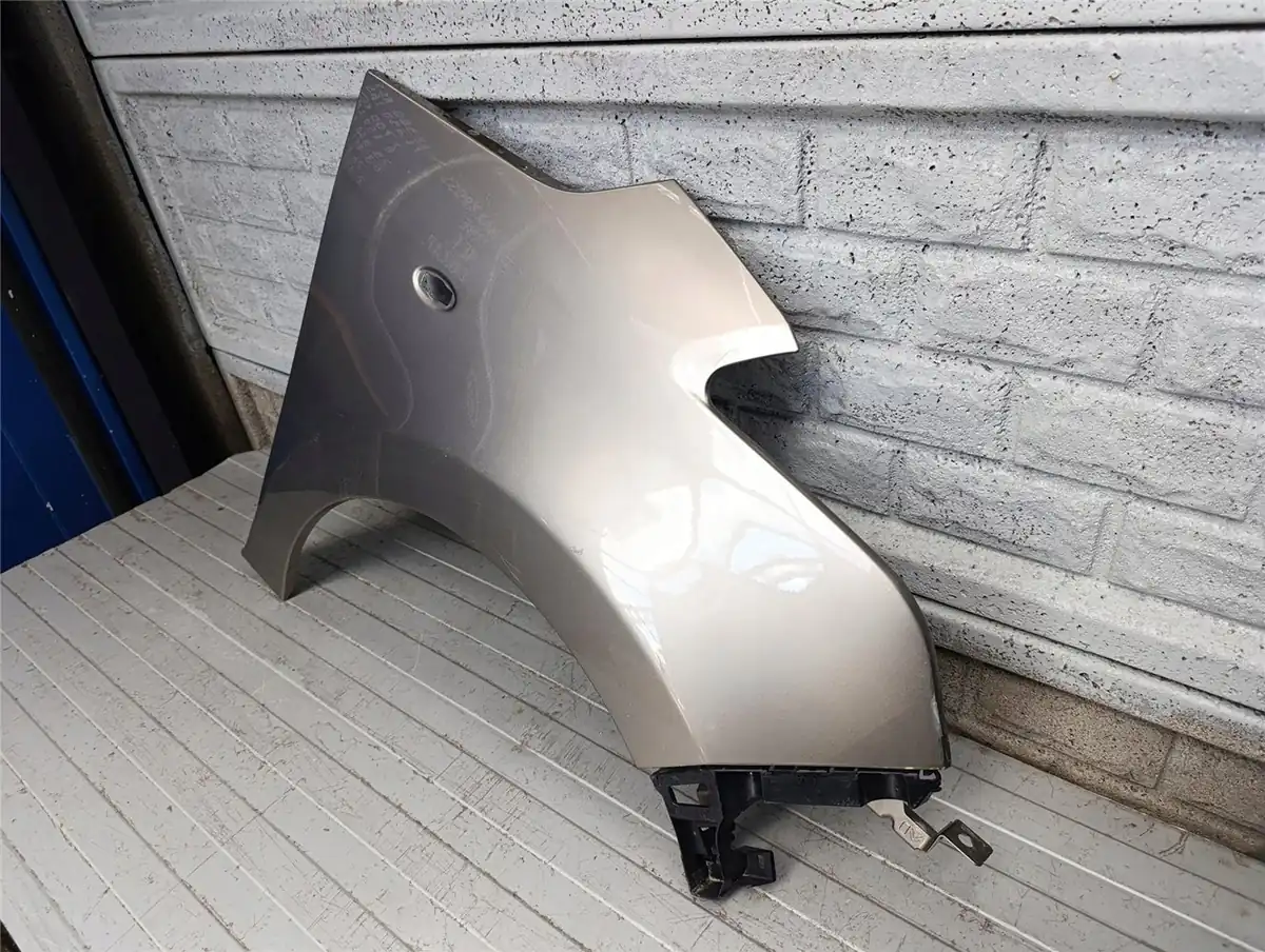 Aripa fata dreapta Citroen C3 Picasso 08 17