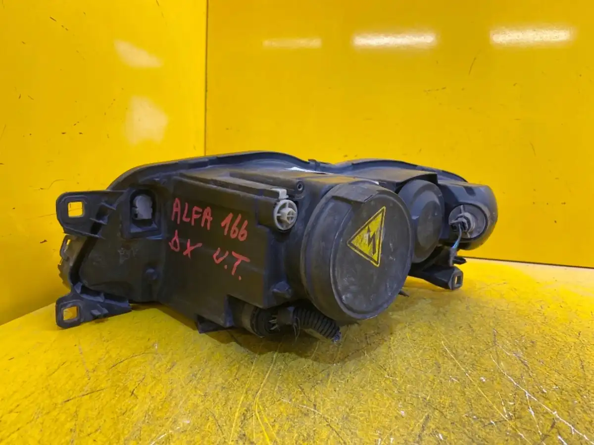 Far Dreapta Alfa Romeo 166 Lift Xenon