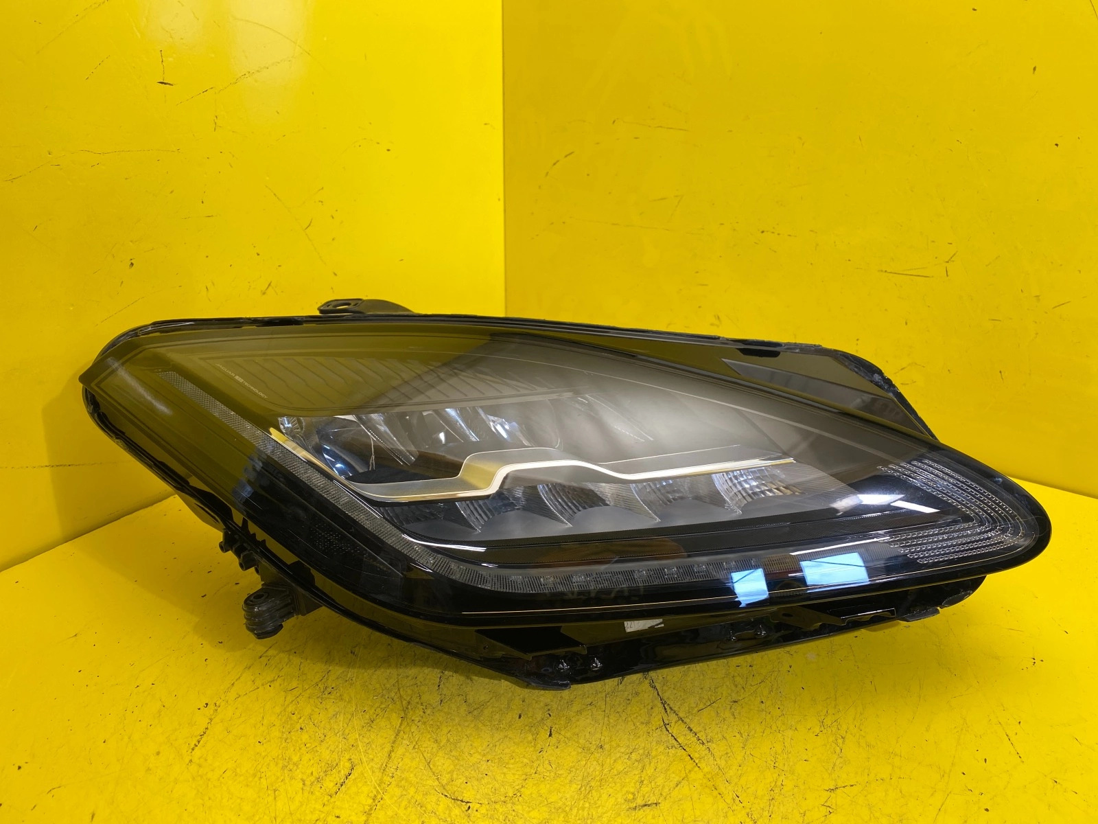 Far Dreapta Jaguar E Pace X540 Mid LED