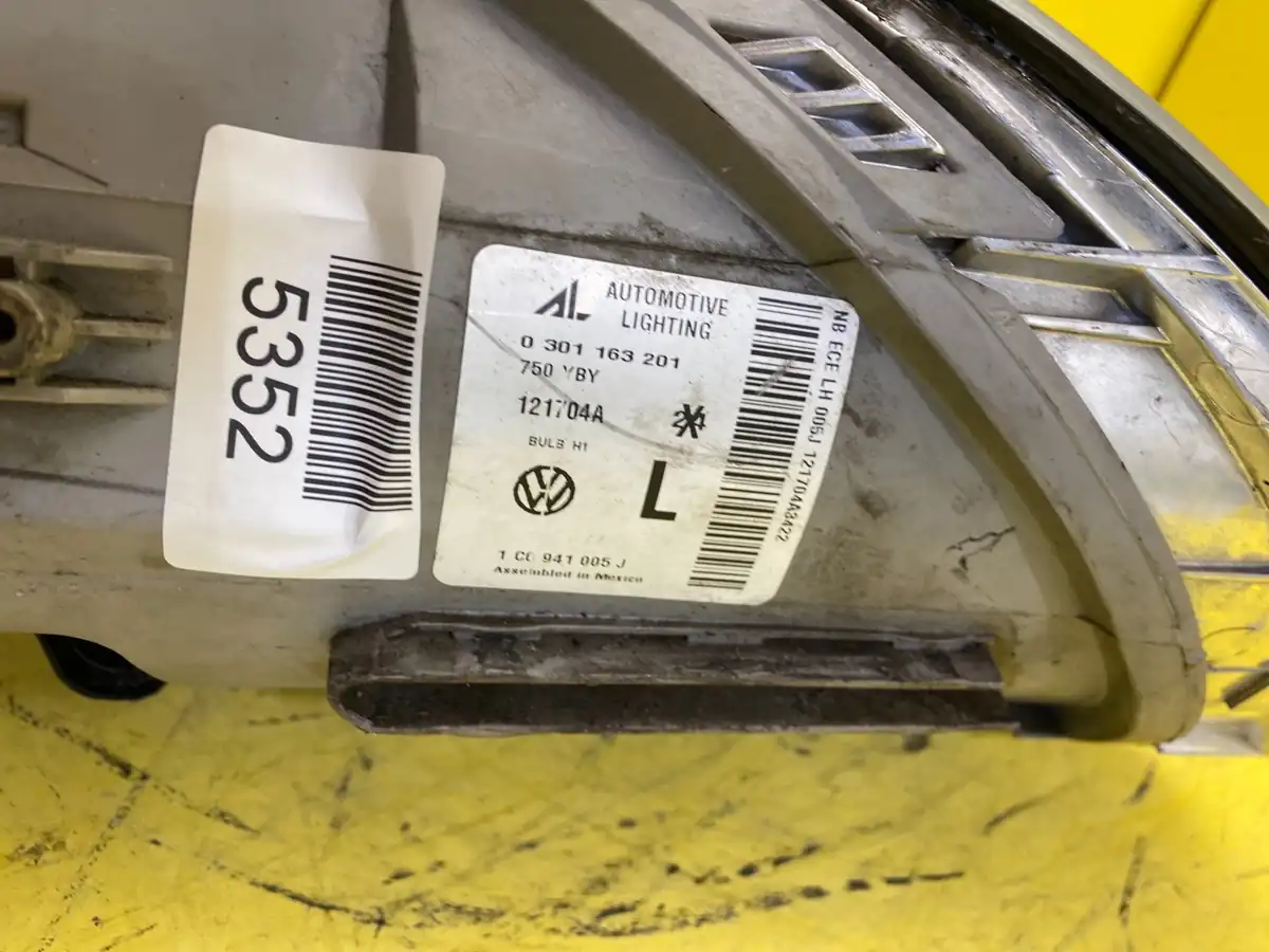 Far Stanga Volkswagen New Beetle 1C0