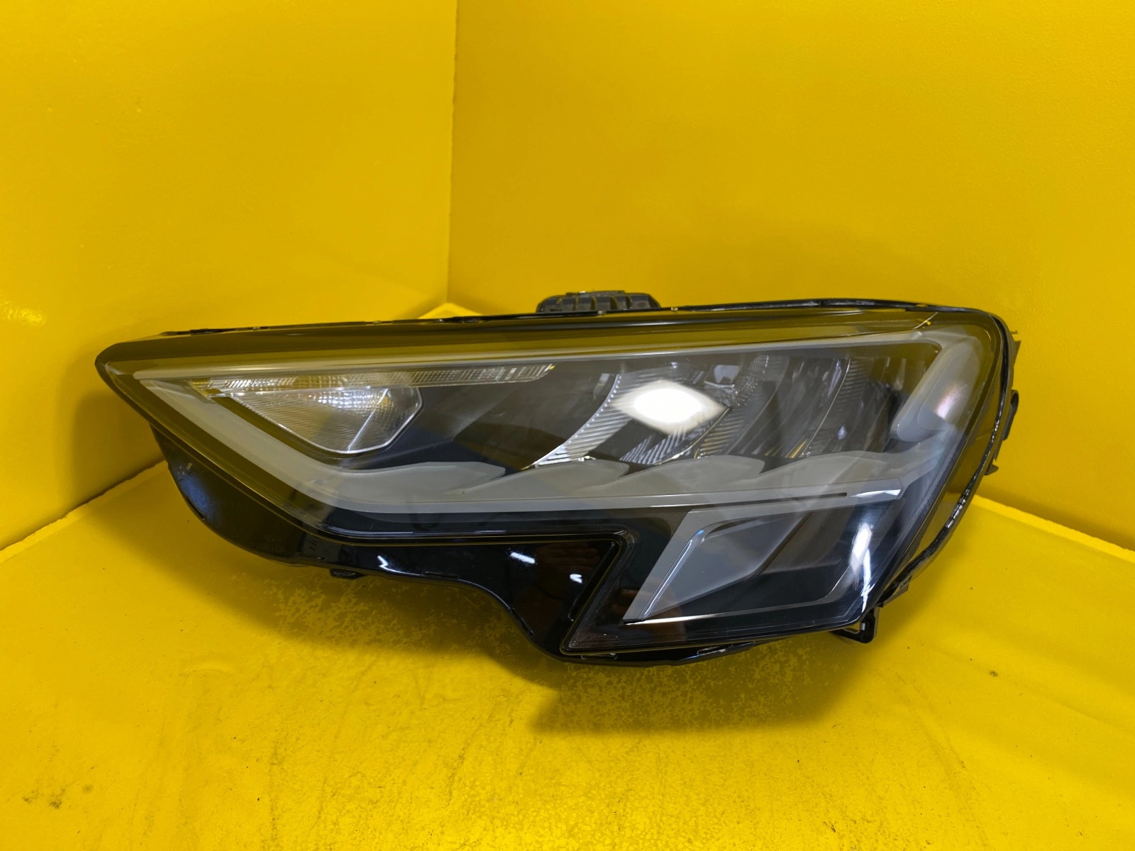 Far stânga Full LED OEM 8604