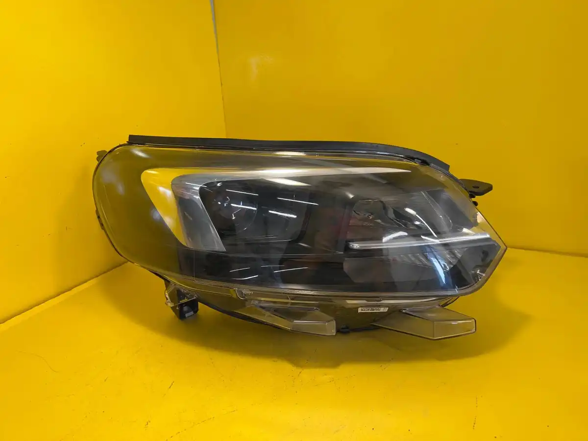 Far Dreapta Opel Zafira D IV Vivaro Bixenon