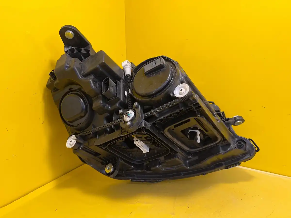 Far Stanga Mercedes W213 Lift Multibeam
