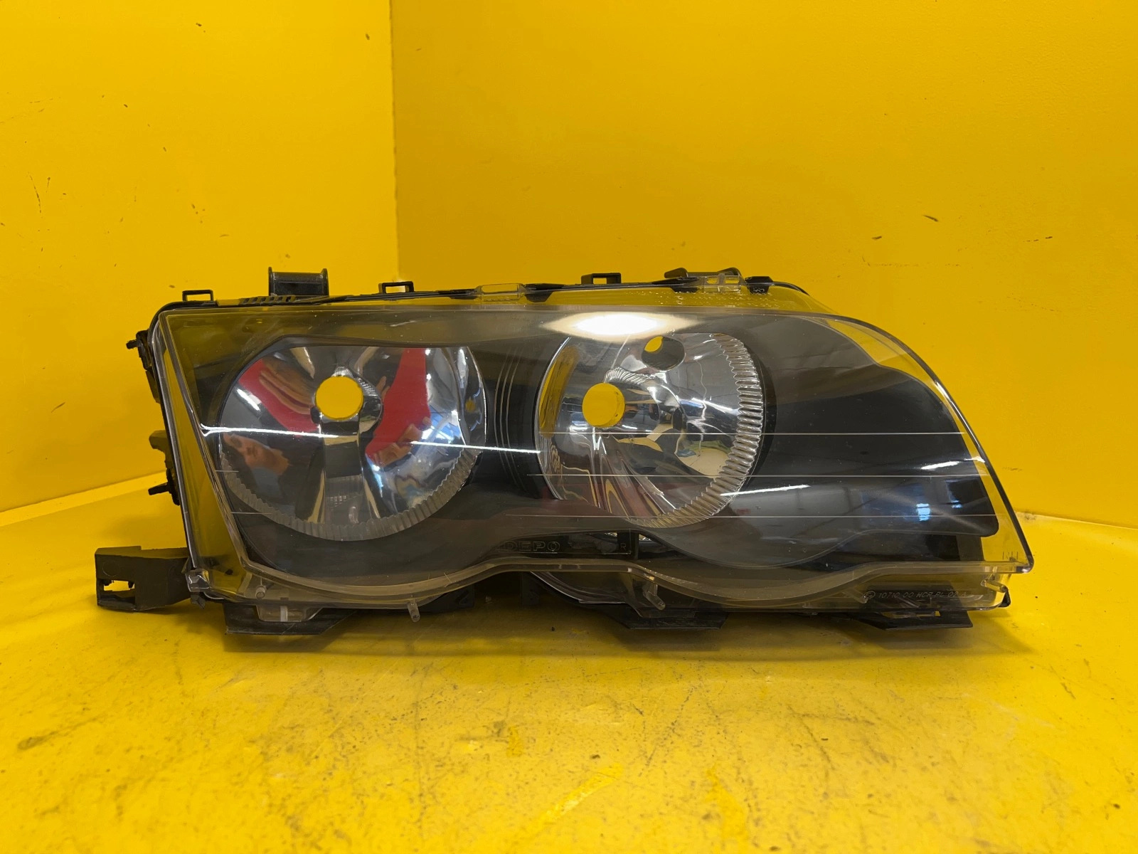 Far dreapta BMW Seria 3 E46 OEM 10477