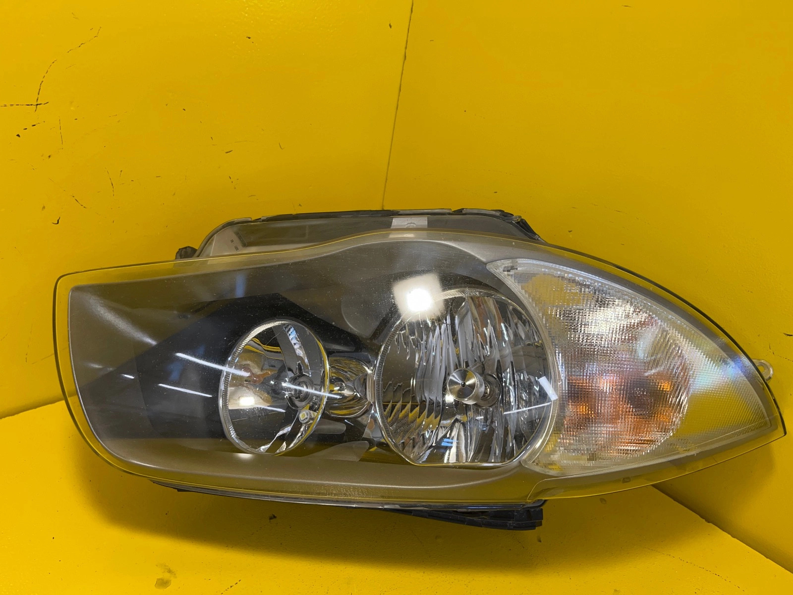 Far stânga BMW Seria 1 E81 2004-2007 OEM 10933