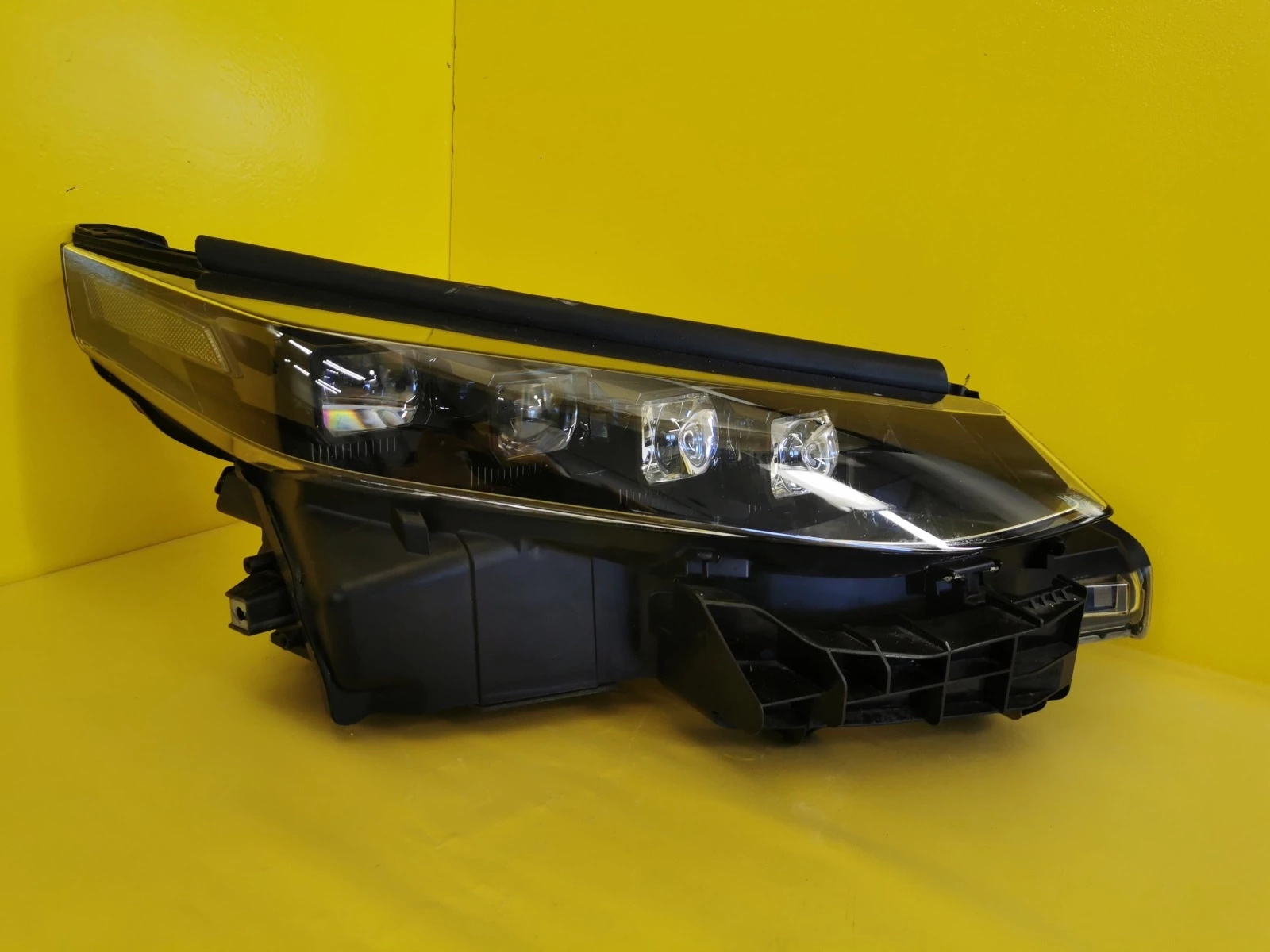Far Dreapta Full LED Toyota Mirai