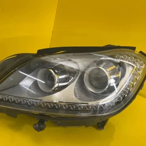 Far Mercedes CLS W218 Bixenon