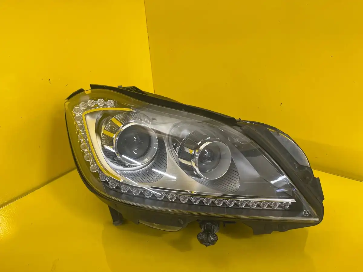 Far Dreapta Mercedes CLS W218 Bixenon