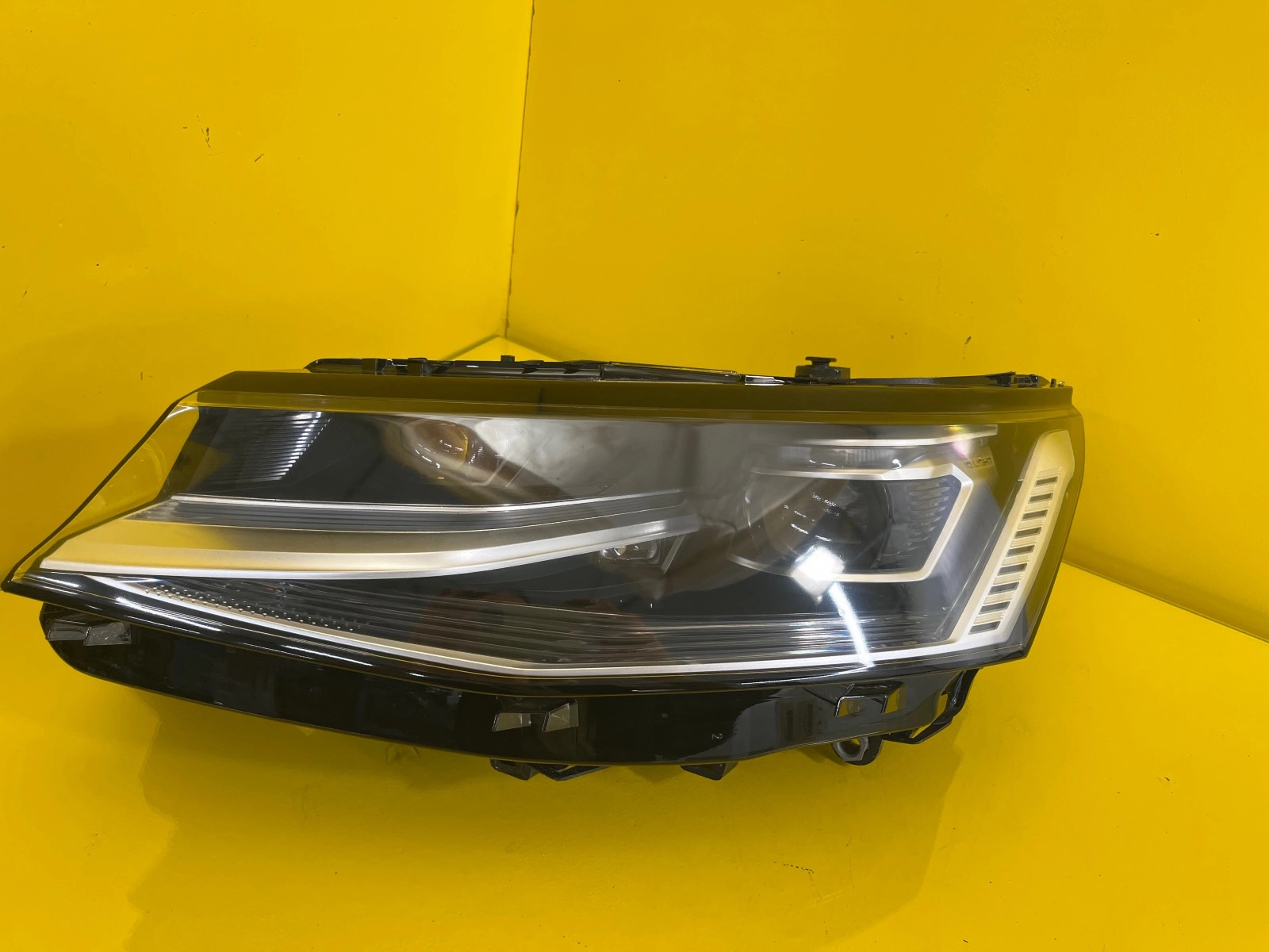 Far VW Transporter T7 Full LED