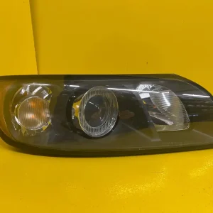 Far Dreapta Volvo V50