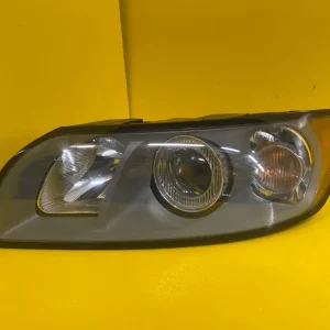 Far Volvo V50 04