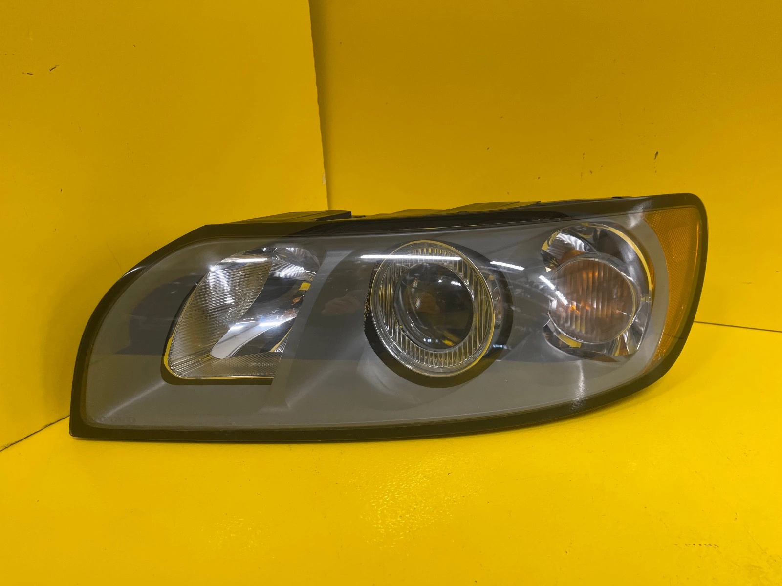 Far Volvo V50 04