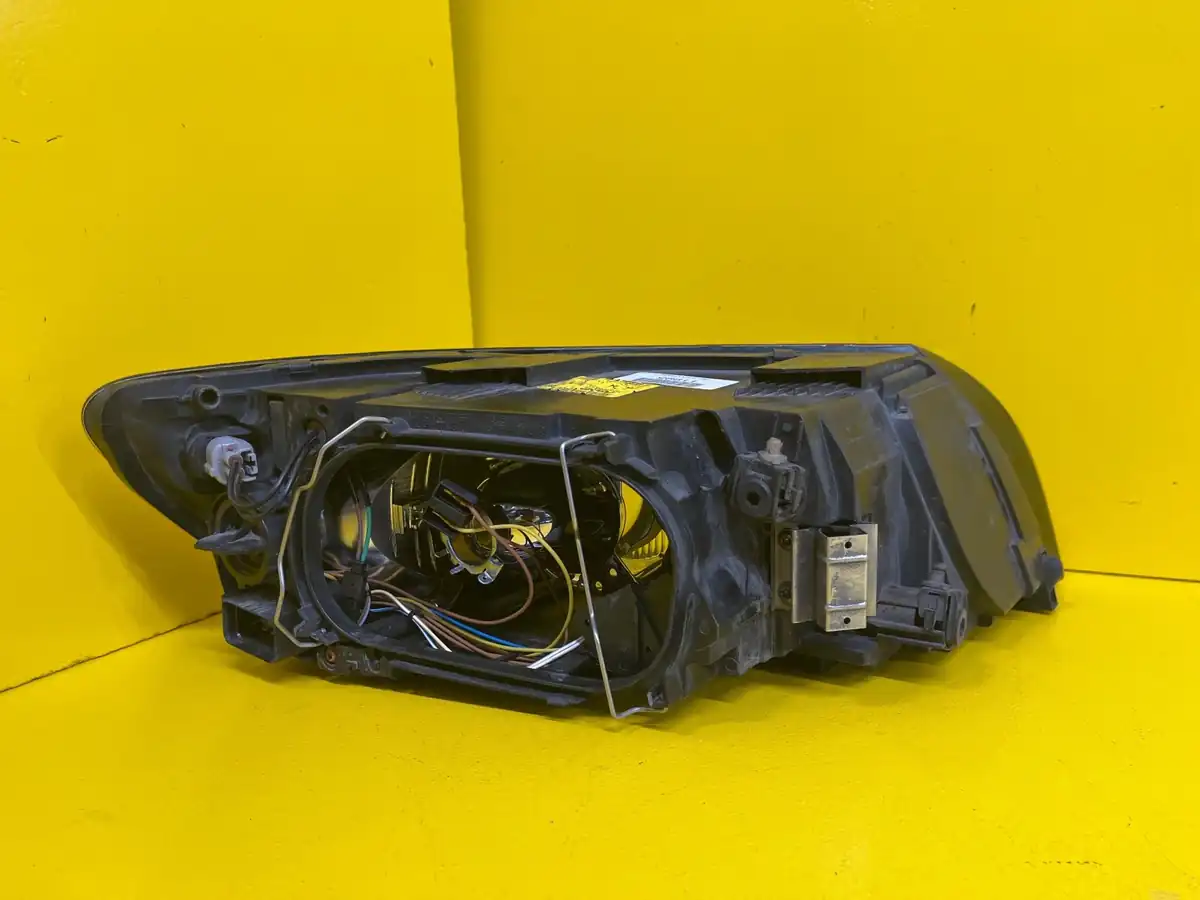 Far Volvo V50 04