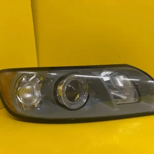 Far Dreapta Volvo V50 04