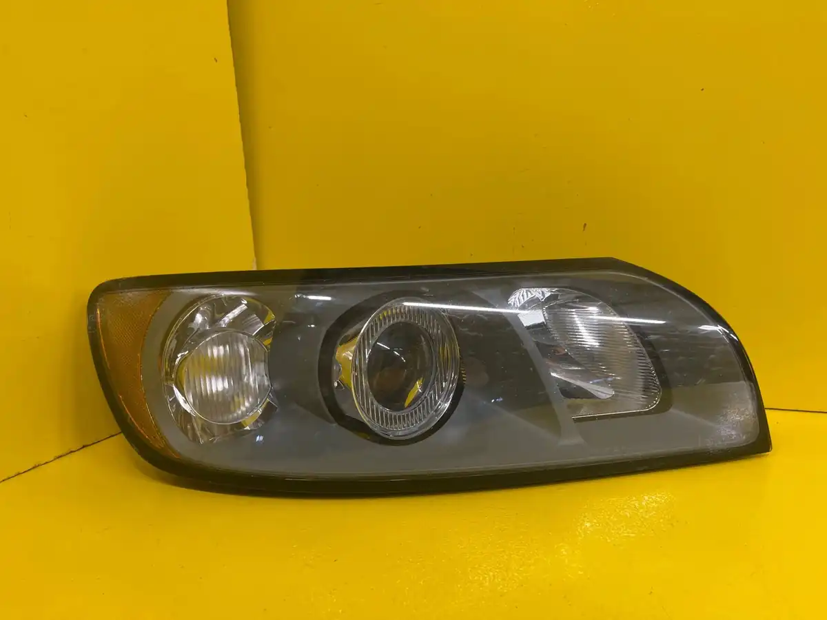 Far Dreapta Volvo V50 04
