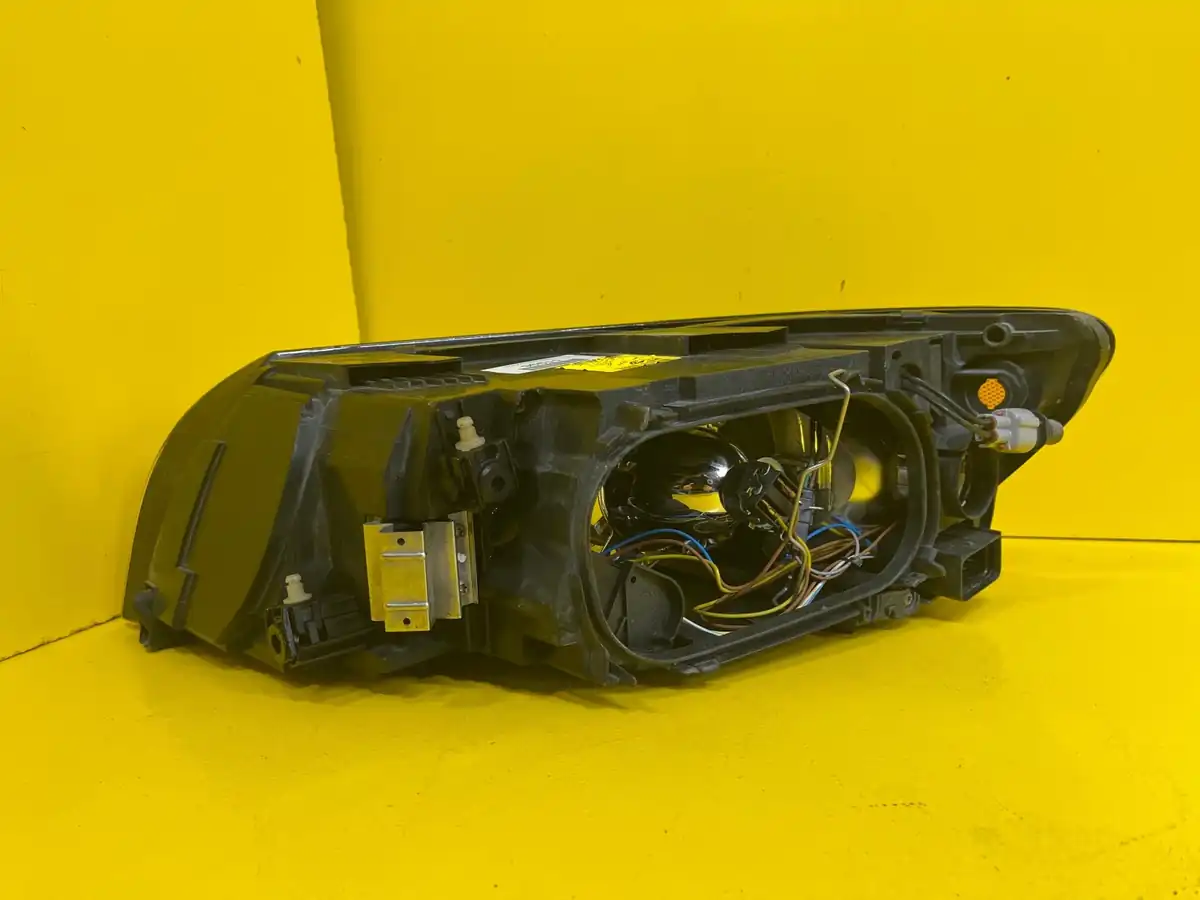 Far Dreapta Volvo V50 04