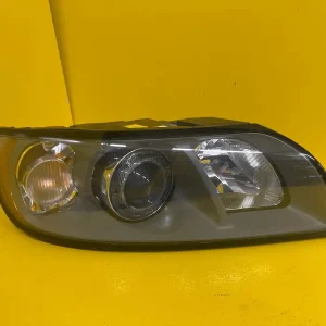 Far Dreapta Volvo V50 04 Xenon