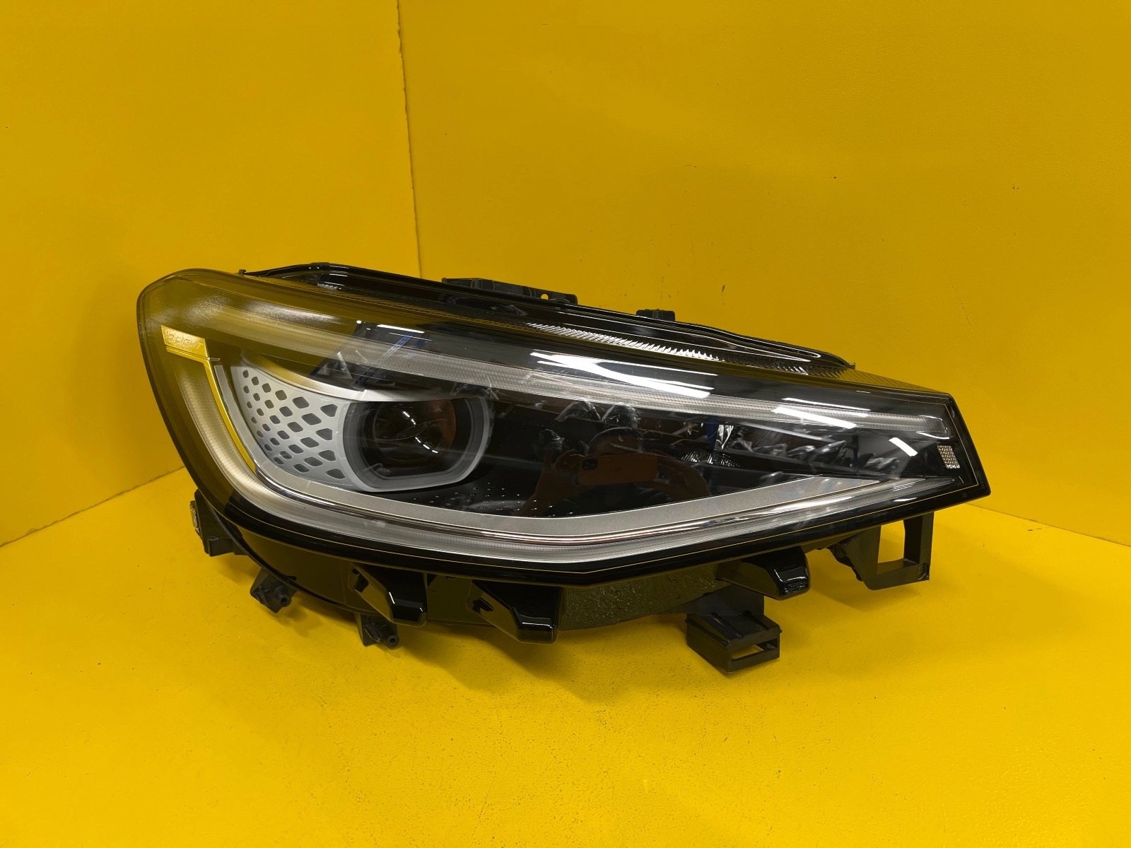 Far Dreapta VW Id4 Id4 Iq Full LED
