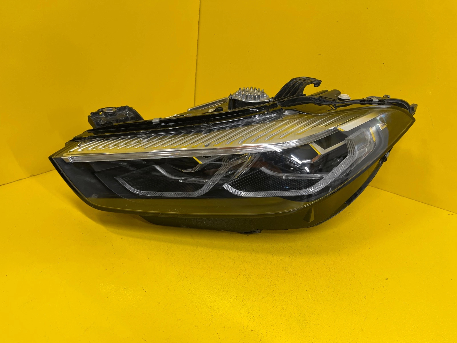 Far Stanga BMW Seria 8 G14 Full LED