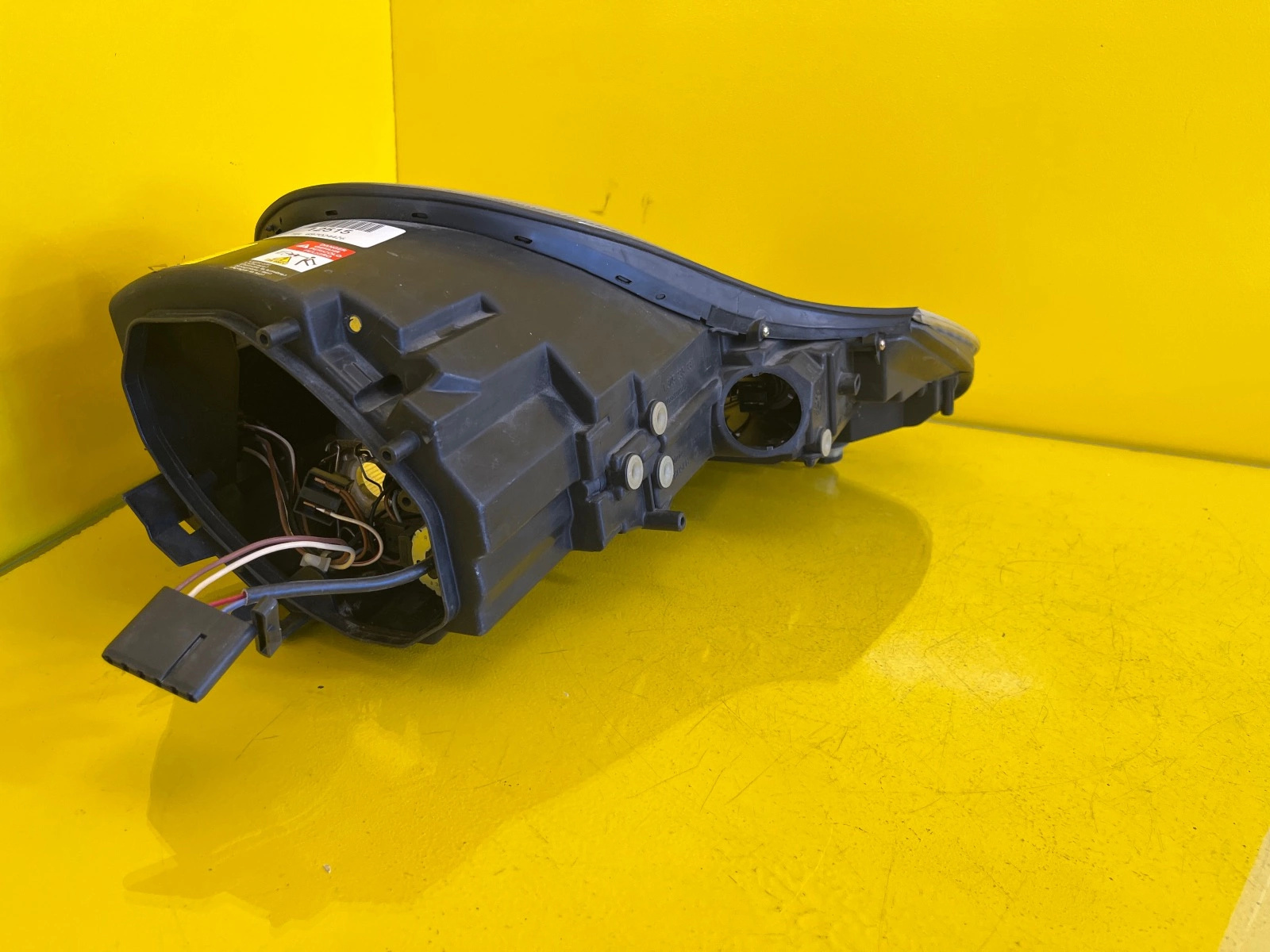 Far Porsche Carrera 911 Xenon - Image 3
