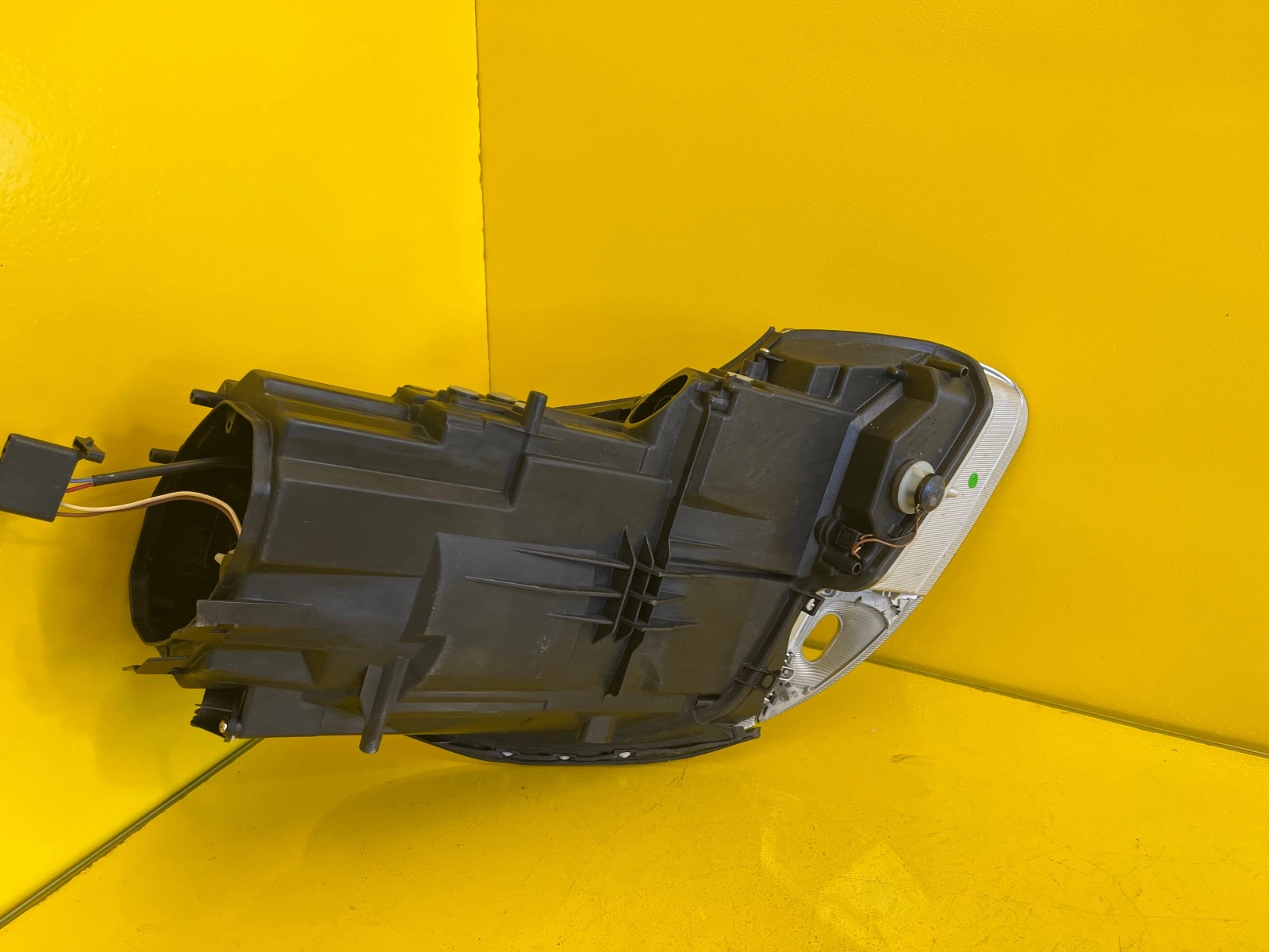 Far Porsche Carrera 911 Xenon - Image 4