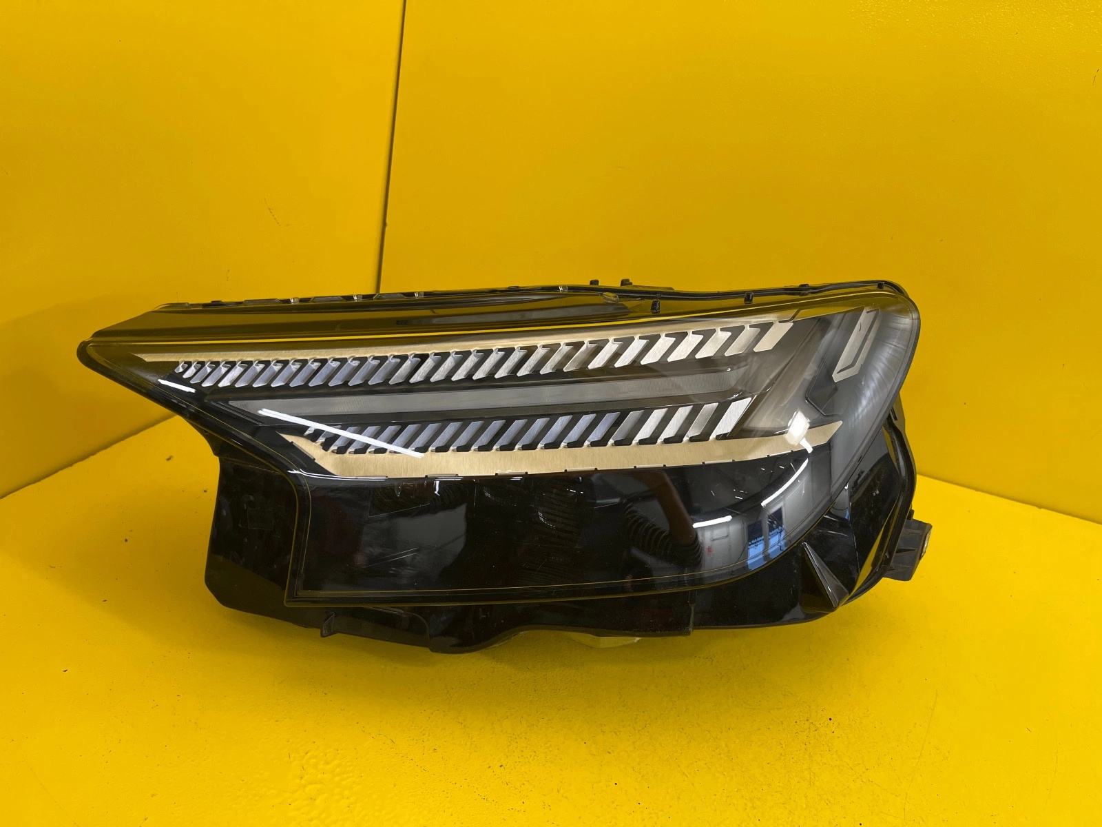 Far stânga Full LED OEM 12785