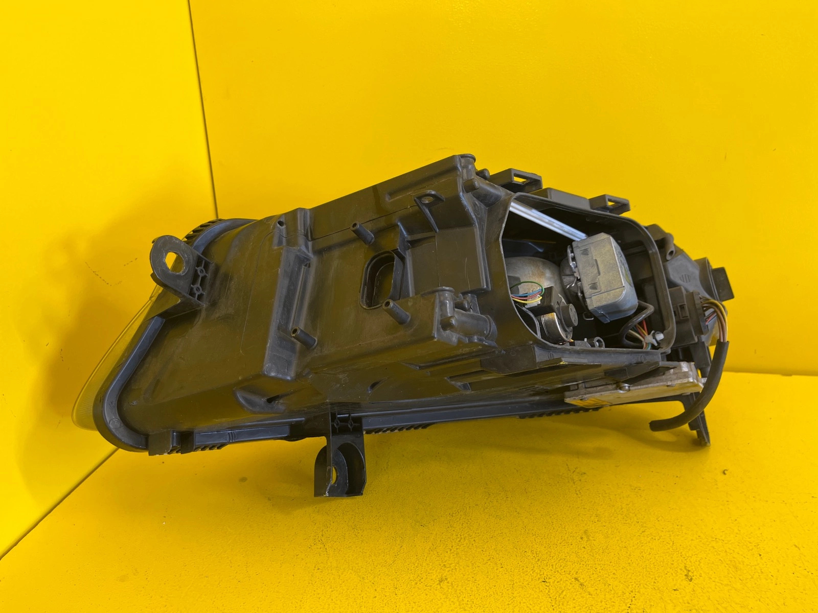 Far dreapta Bi-Xenon OEM 13227 - Image 3