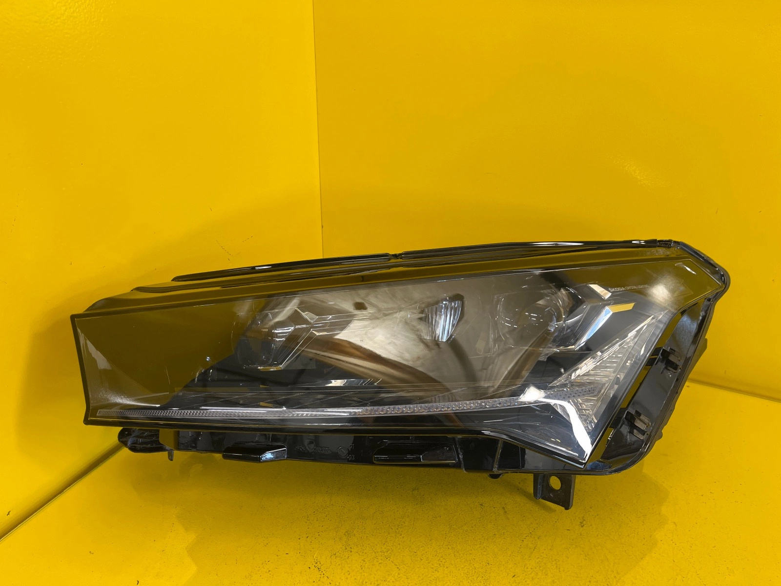 Far Skoda Enyaq Full LED
