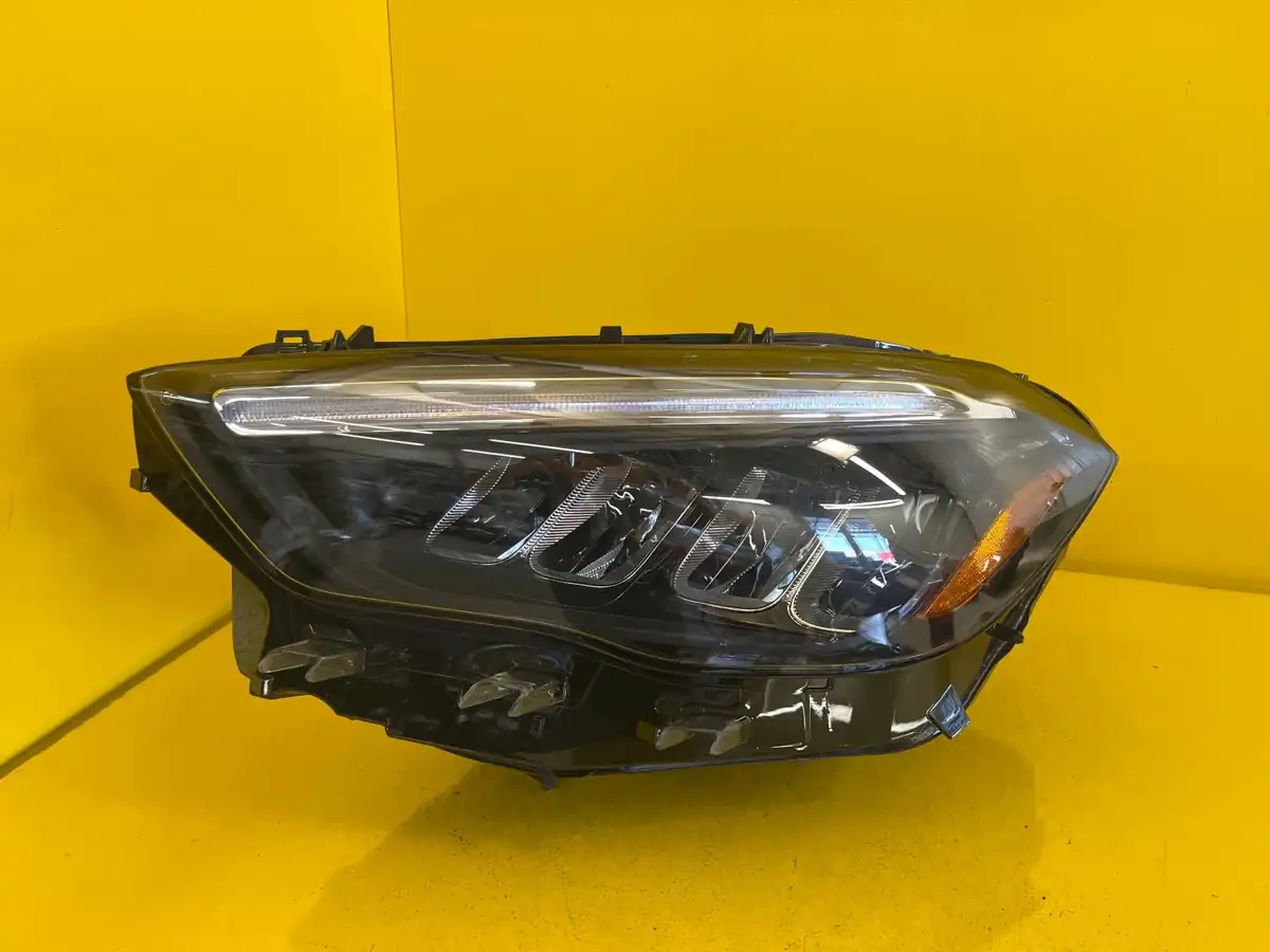 Far Stanga Mercedes W247 Performance