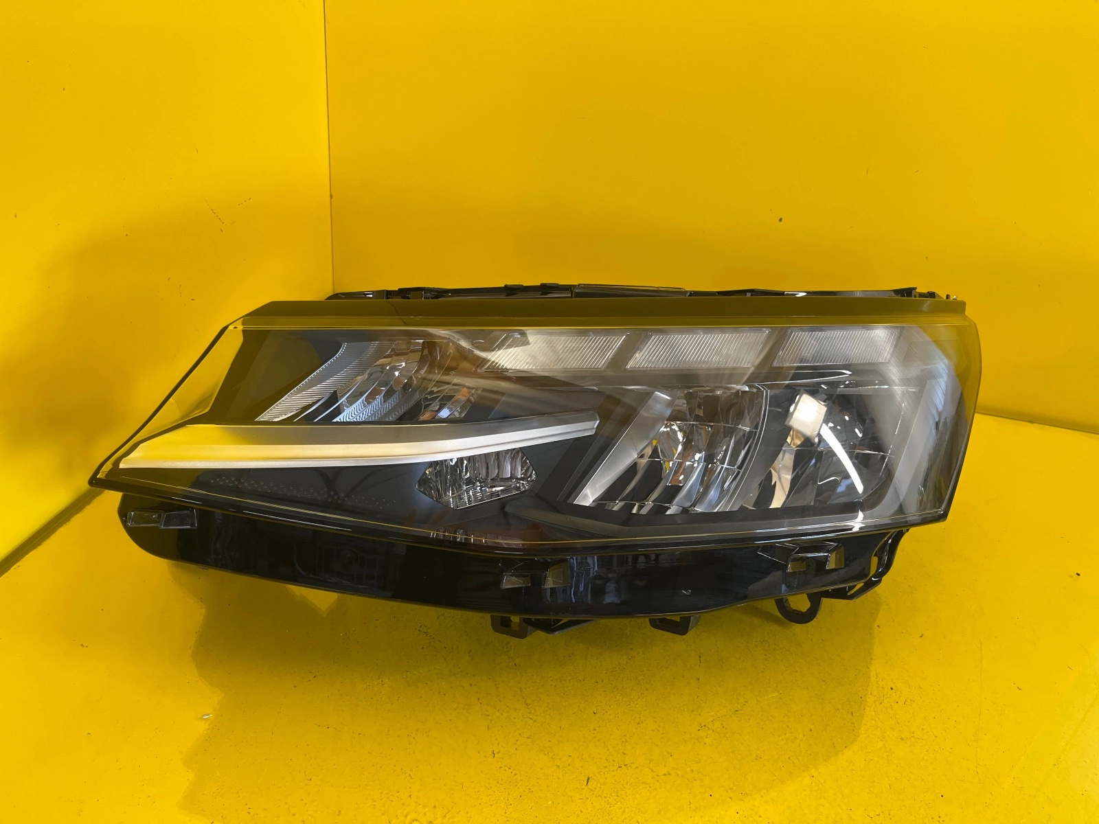 Far stânga LED OEM 14327