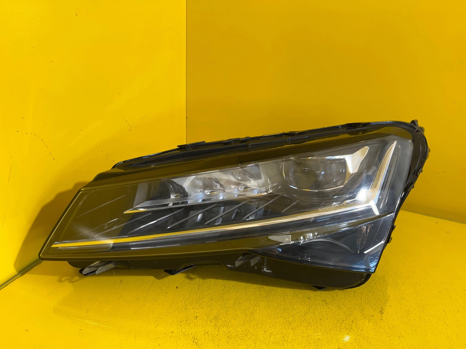 Far stânga Full LED Facelift OEM 14082