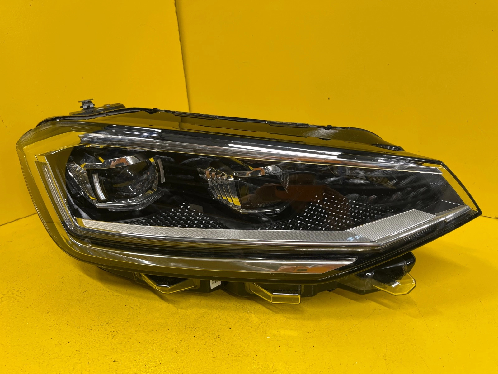 Far Dreapta VW Sportsvan Lift LED
