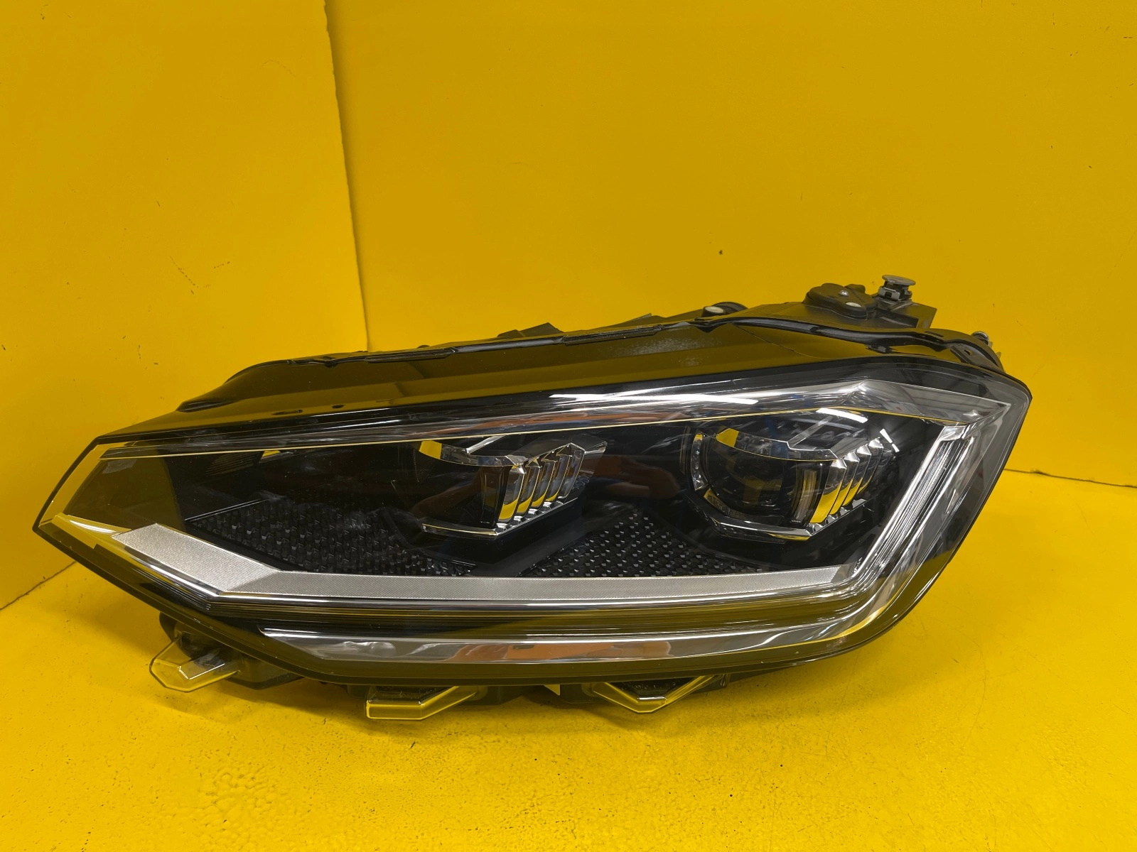 Far Volkswagen Golf Sportsvan LED