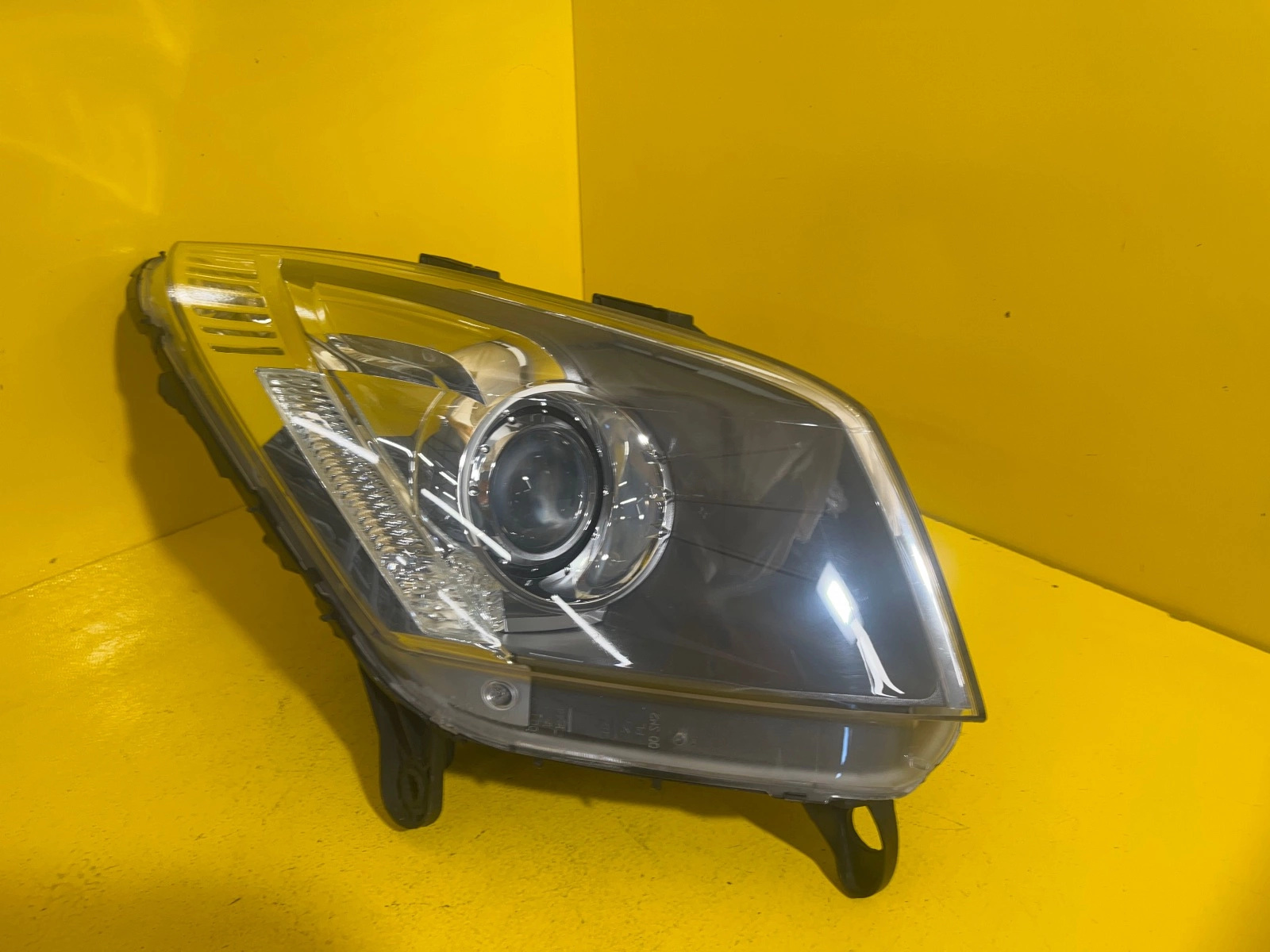 Far Dreapta Citroen C6 Xenon