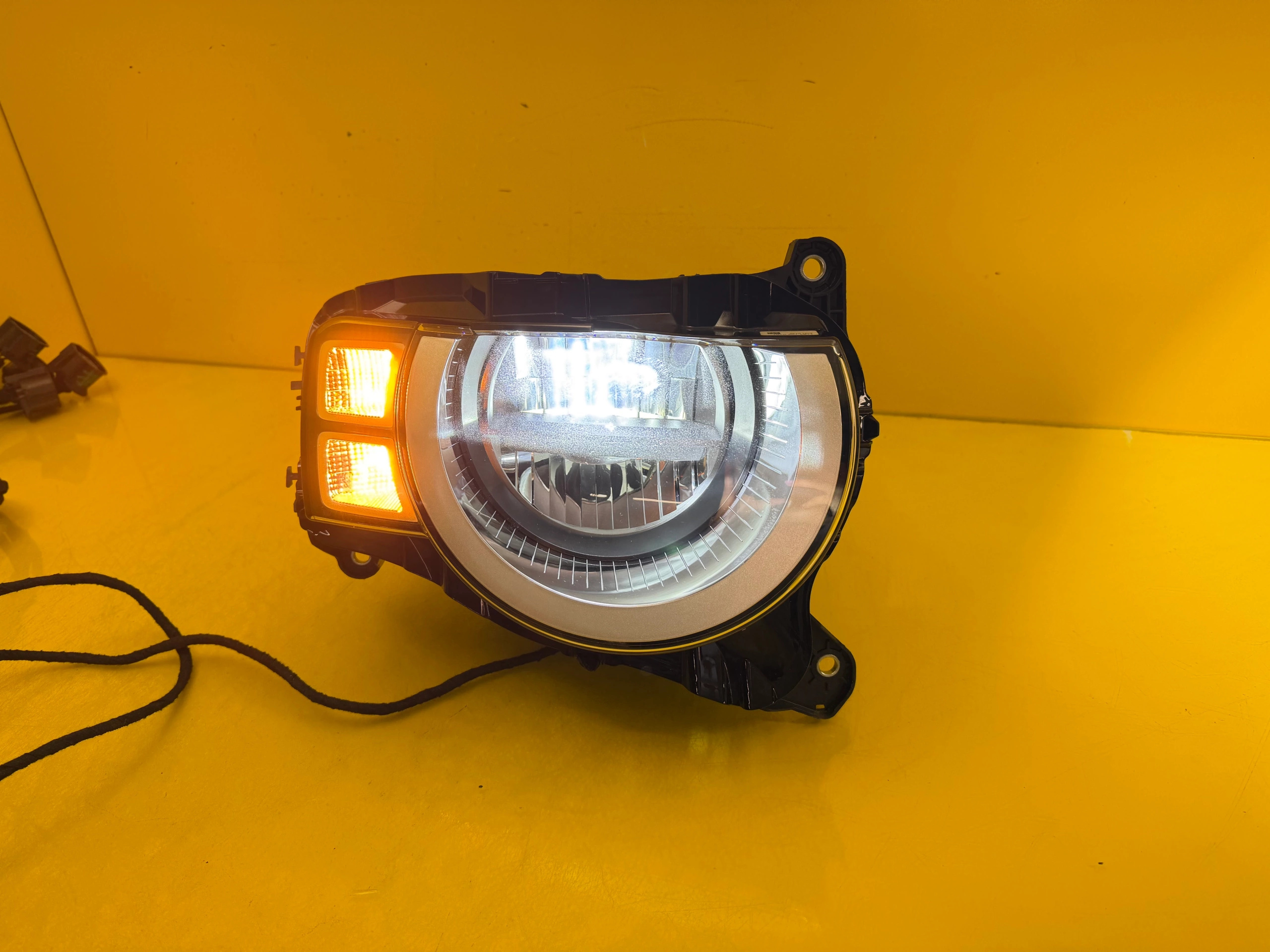 Far Dreapta Land Rover Defender 2 LED - Image 5