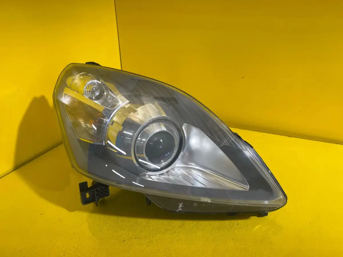 Far Dreapta Opel Zafira B 2 II Bixenon